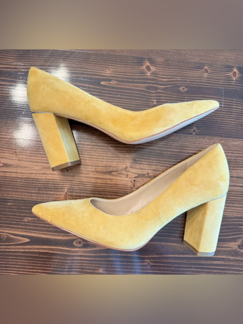 NWOB Marc Fisher Mustard Suede Pointed Toe Block Heel Pumps Size 8